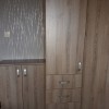 Конфигурация за спалня с гардероби, етажерка и нисък шкаф