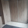 Конфигурация за спалня с гардероби, етажерка и нисък шкаф
